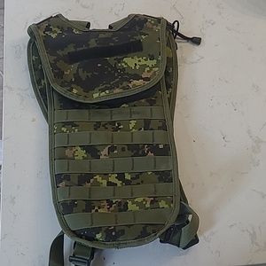 Camelback carrying pouch